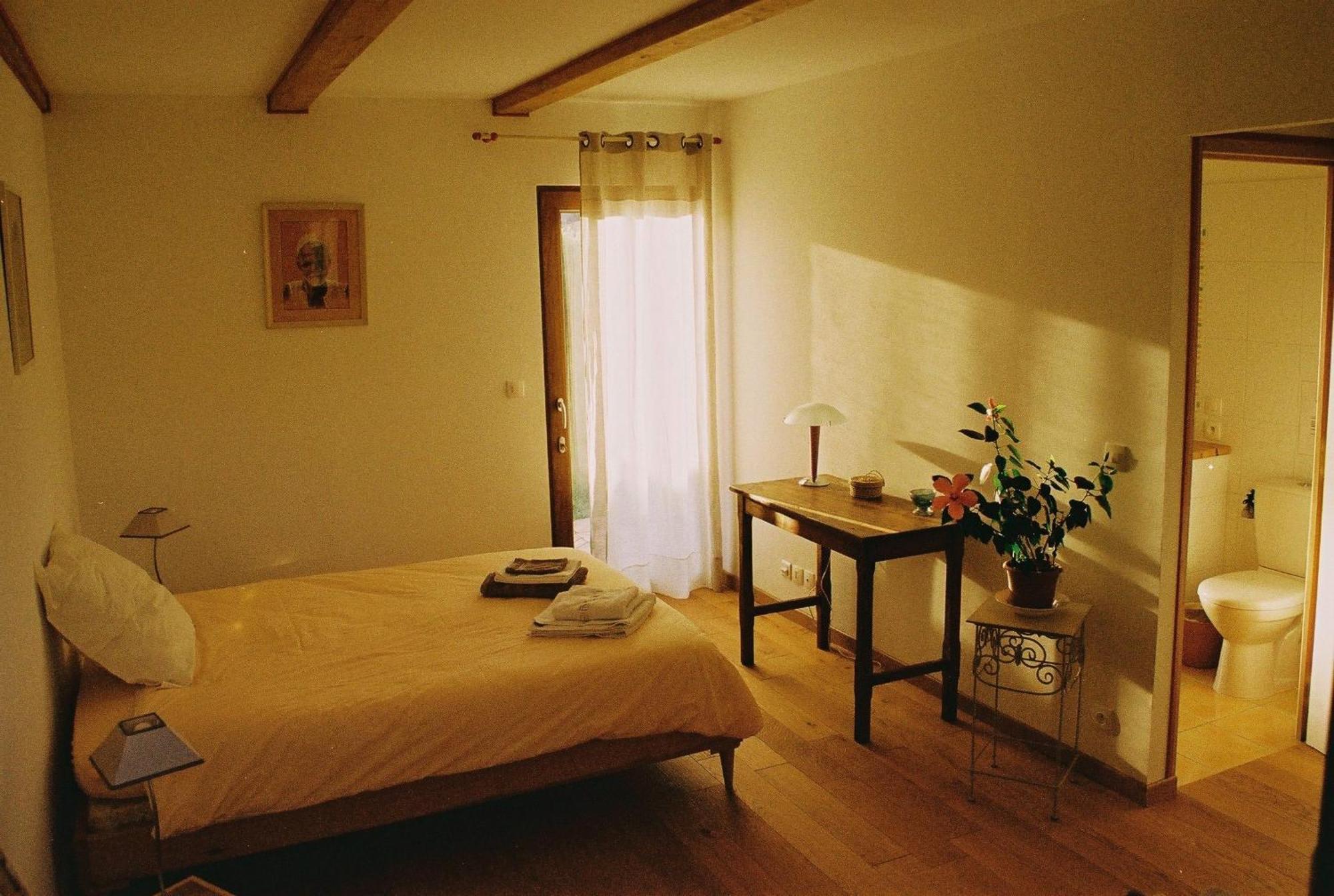 Holzhaus Chambre D'Hotes Bed and Breakfast Aix-en-Provence Exteriör bild