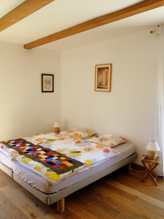 Holzhaus Chambre D'Hotes Bed and Breakfast Aix-en-Provence Exteriör bild